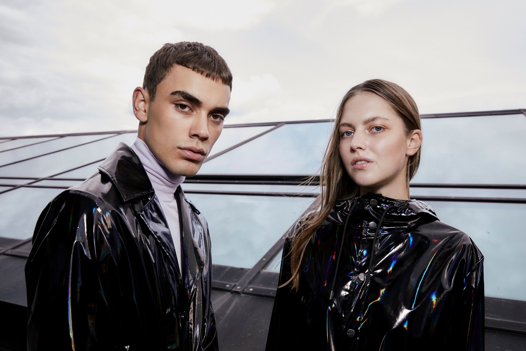 RAINS Dévoile Une Collection Capsule Aux Accents Irisés
