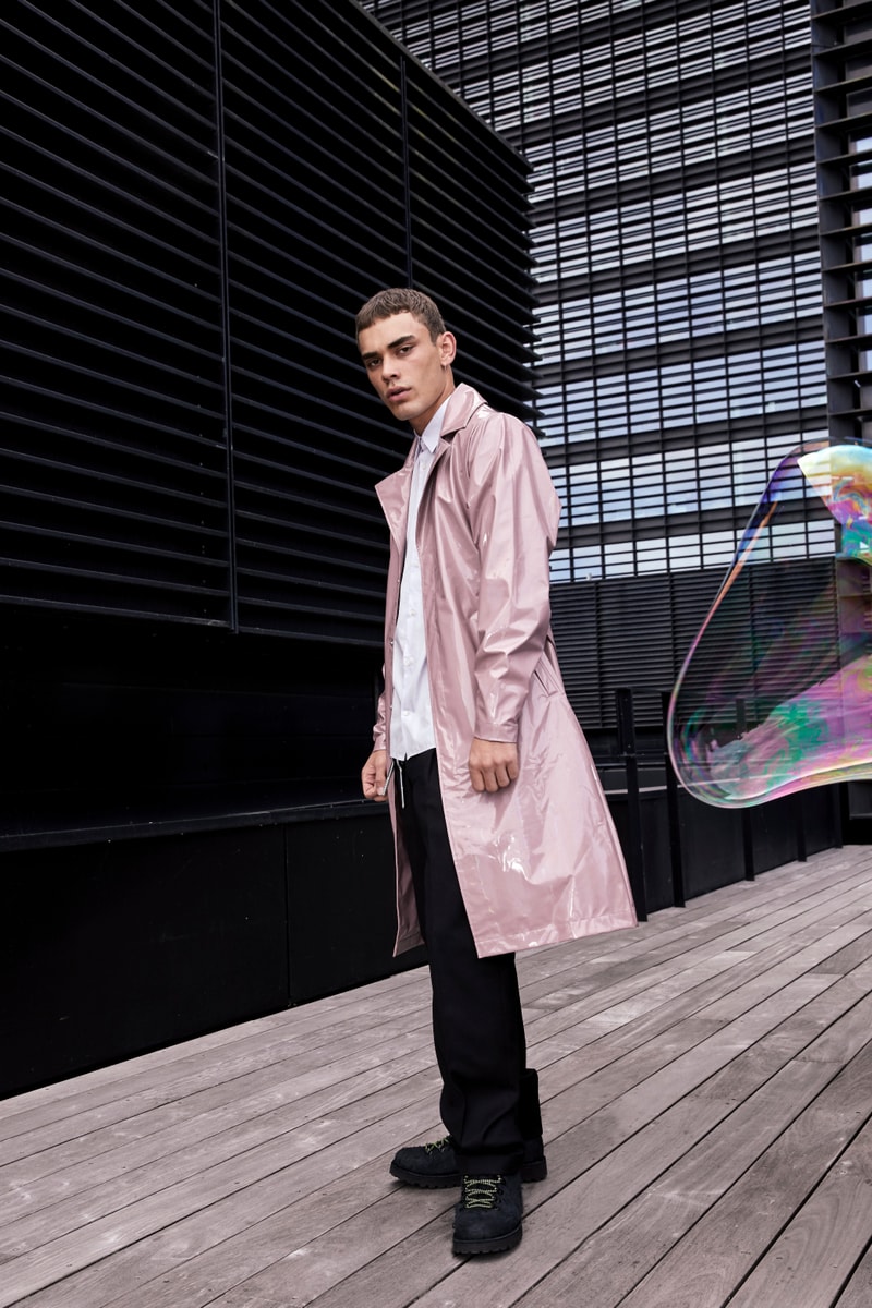 RAINS Dévoile Une Collection Capsule Aux Accents Irisés