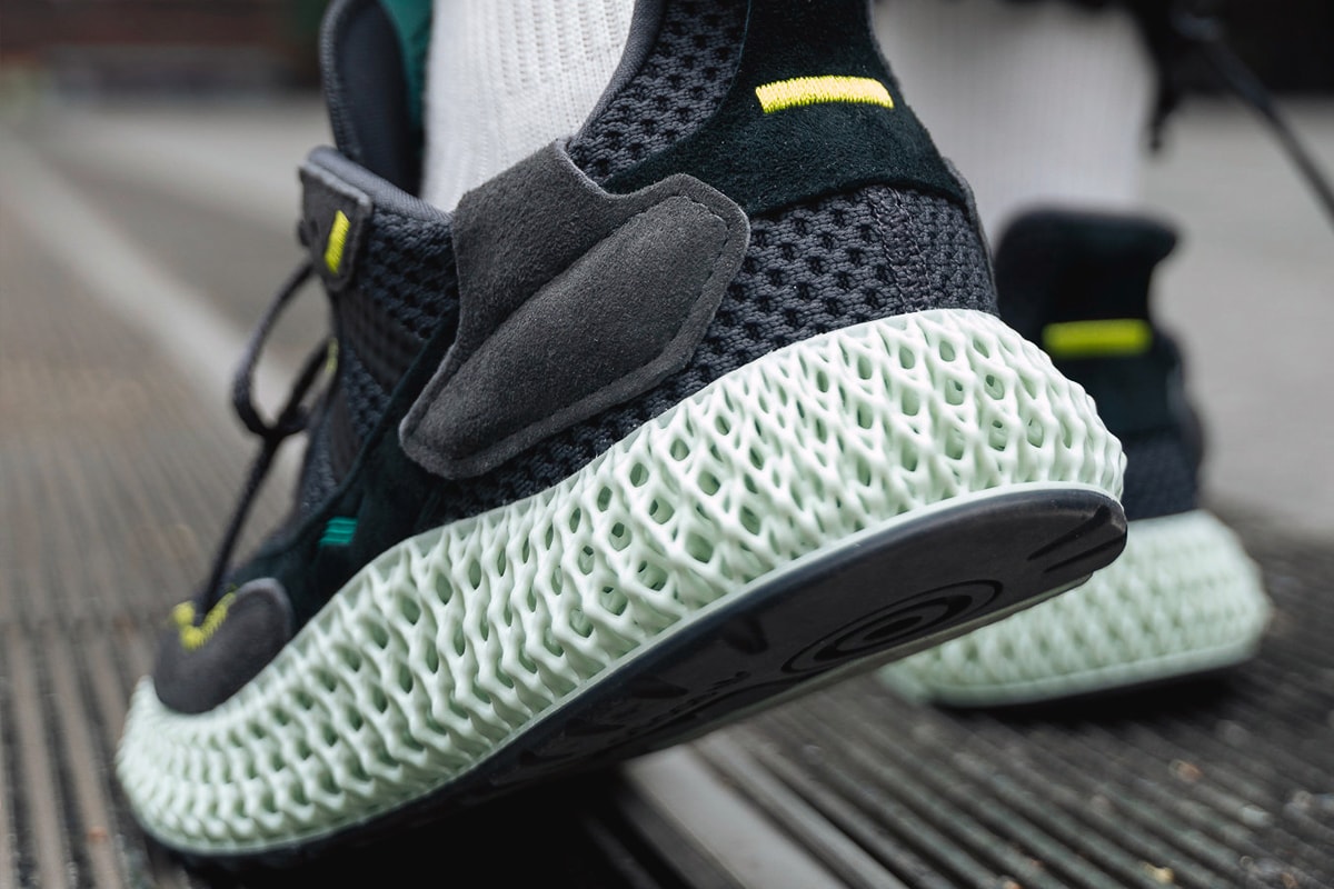 Photo adidas Consortium ZX4000 4D "Carbon"