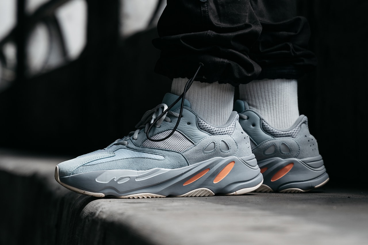 Photo YEEZY BOOST 700 "Inertia"