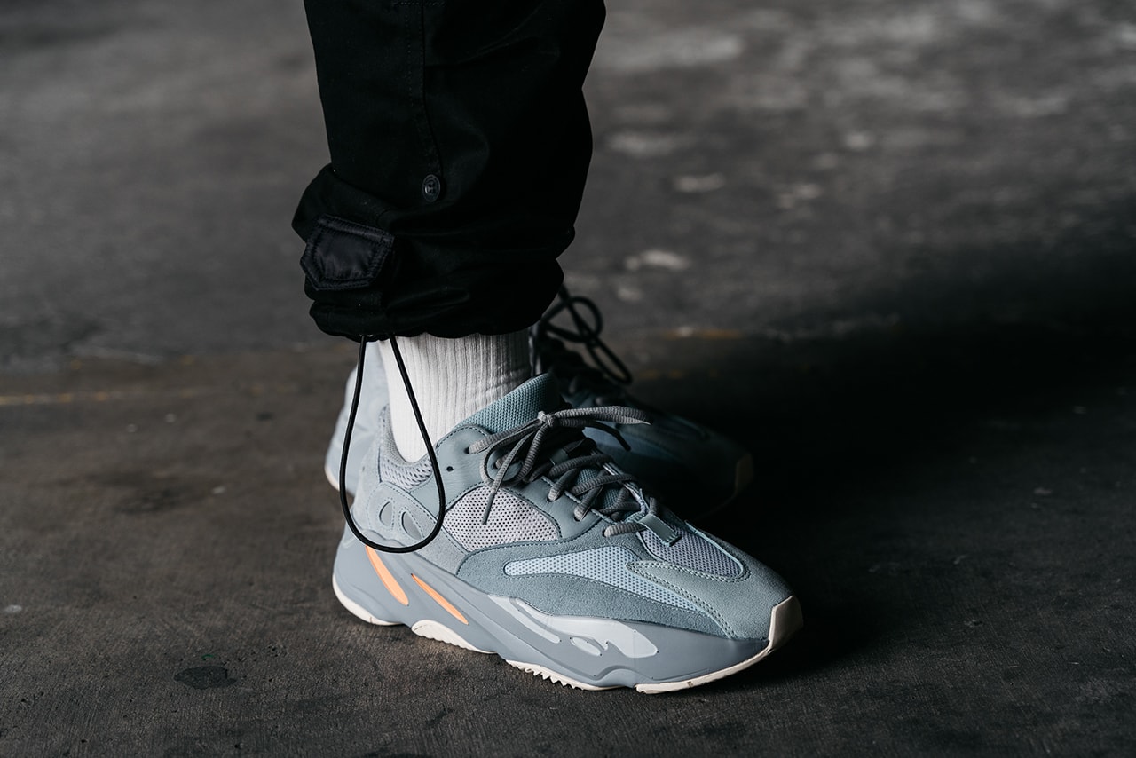 Photo YEEZY BOOST 700 "Inertia"