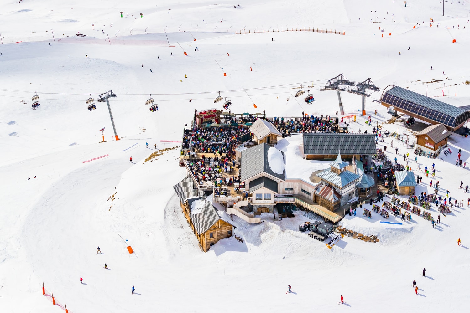 Le Festival Tomorrowland A T-Il Réussi À Dompter Les Montagnes De L'Alpes D'Huez Pour Sa Première Édition Hivernale ?