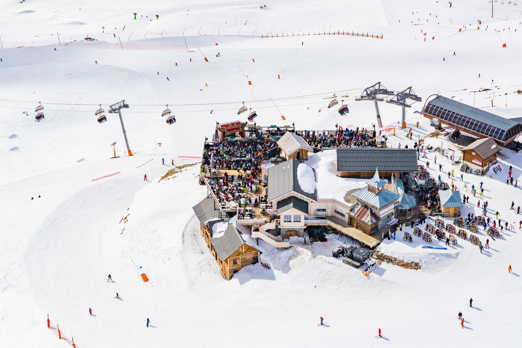 Le Festival Tomorrowland A T-Il Réussi À Dompter Les Montagnes De L'Alpes D'Huez Pour Sa Première Édition Hivernale ?