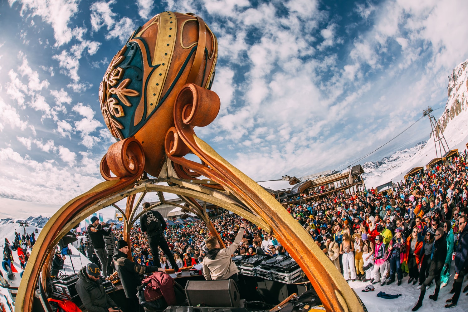Le Festival Tomorrowland A T-Il Réussi À Dompter Les Montagnes De L'Alpes D'Huez Pour Sa Première Édition Hivernale ?