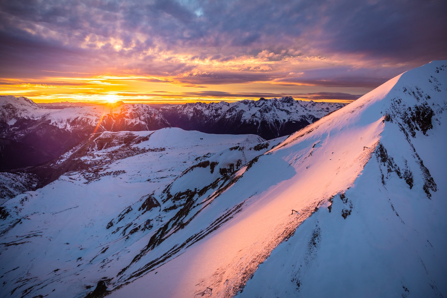 Le Festival Tomorrowland A T-Il Réussi À Dompter Les Montagnes De L'Alpes D'Huez Pour Sa Première Édition Hivernale ?