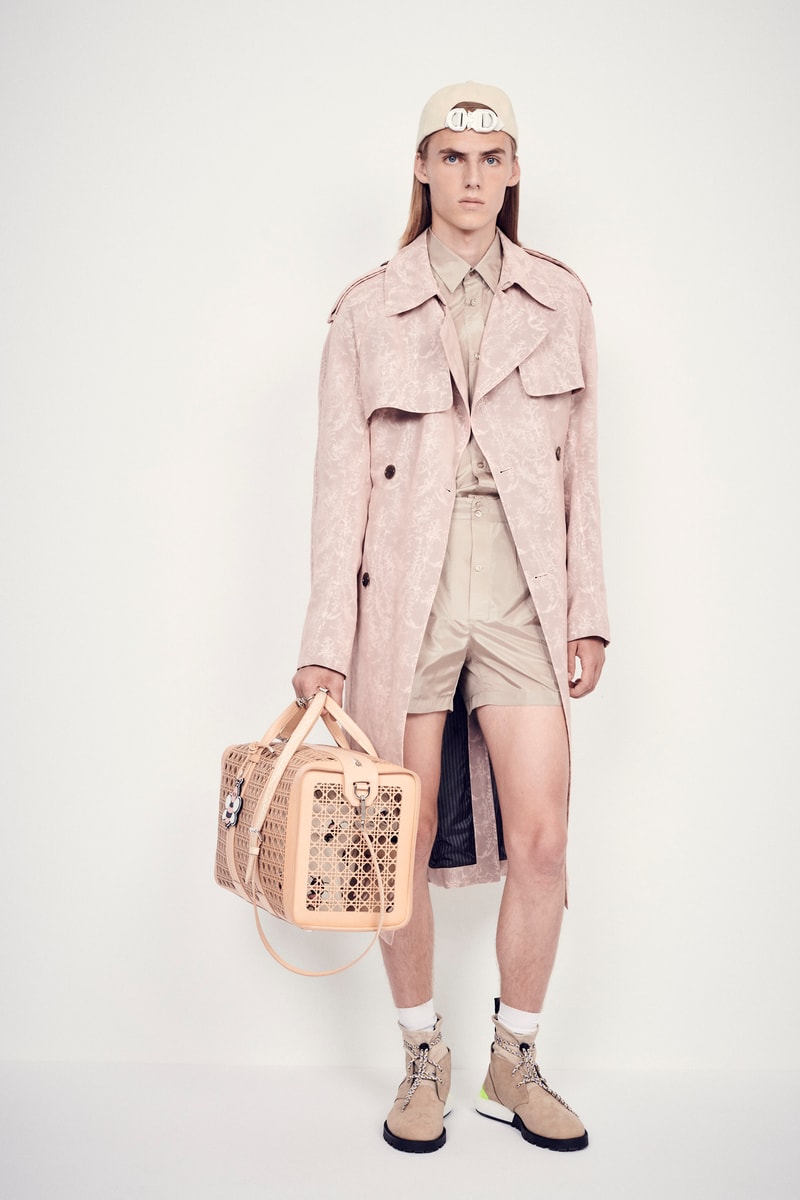 Dior Présente Ses Sacs Pour Hommes En Cannage Perforé Largement Remarqués À La Fashion Week De Paris