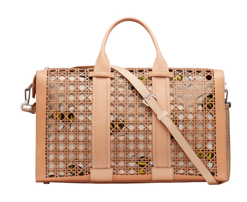 Dior Présente Ses Sacs Pour Hommes En Cannage Perforé Largement Remarqués À La Fashion Week De Paris
