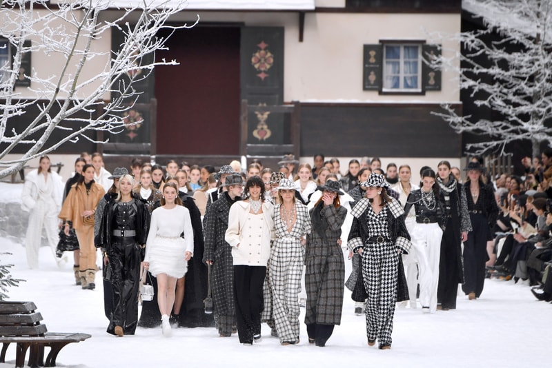 Chanel : Émouvant Hommage À Karl Lagerfeld Lord Du Défilé De La Fashion Week