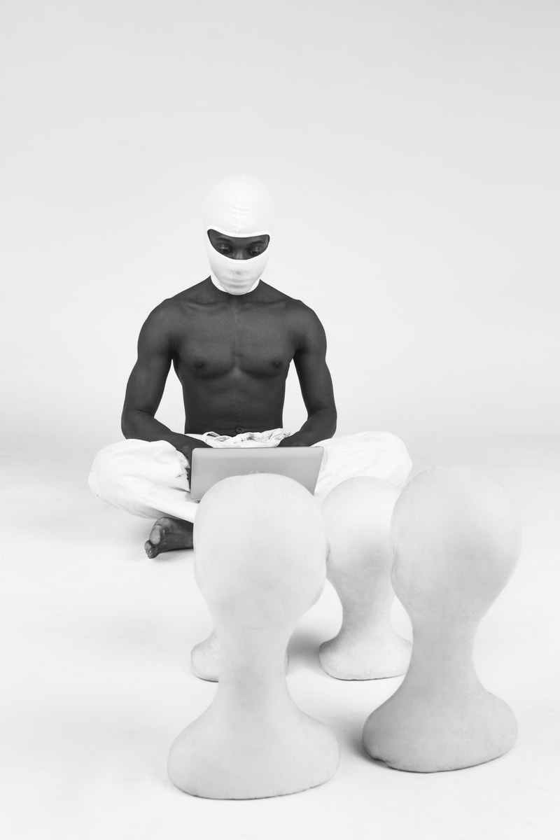 DEPEND OF YOURSELF S'Illustre Dans Un Nouvel Editorial