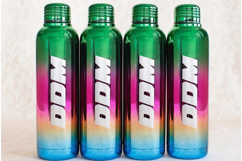 Drôle De Monsieur Agrémente Sa Collection Printemps/Été D'Une Bouteille Isotherme Colorée