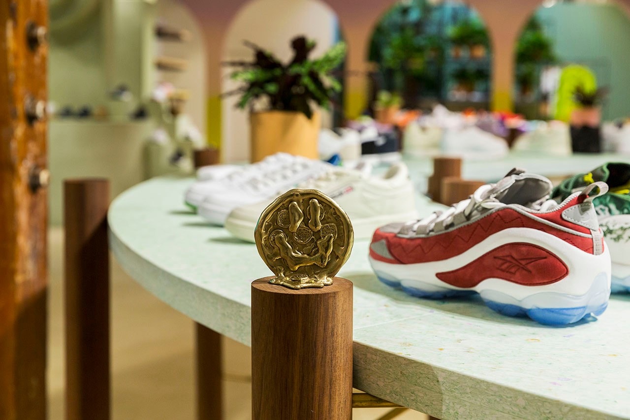 Rentrez dans la boutique Sneakernstuff de Los Angeles