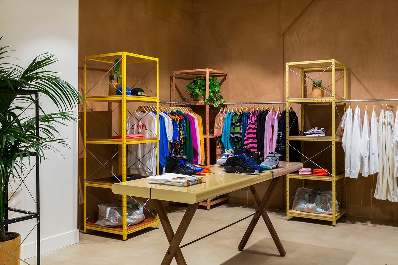Rentrez dans la boutique Sneakernstuff de Los Angeles