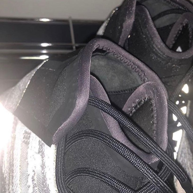 Photo YEEZY Basketball