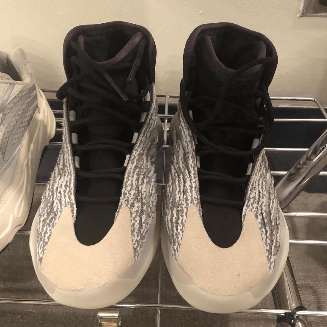 Photo YEEZY Basketball