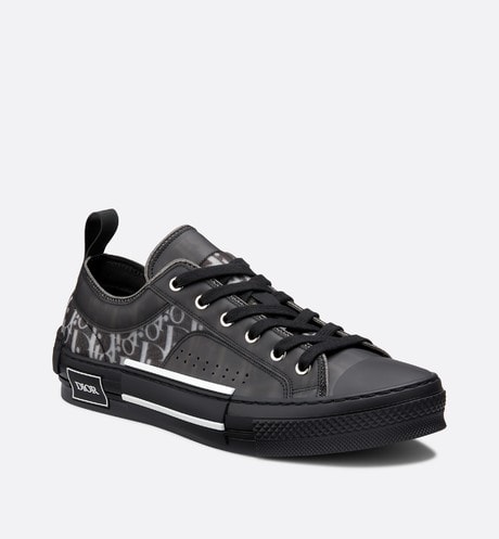 Dior met en vente la version "Black Oblique" de sa sneaker "B23"