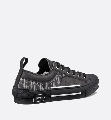 Dior met en vente la version "Black Oblique" de sa sneaker "B23"