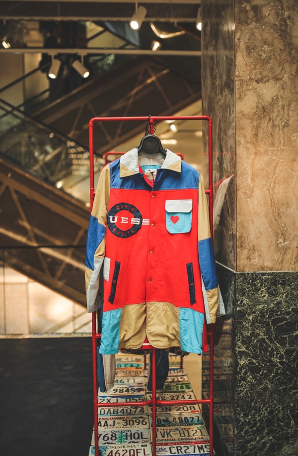 Nike, Supreme, Guess... Sean Wotherspoon et Darren Romanelli recyclent des pièces pour les Galeries Lafayette