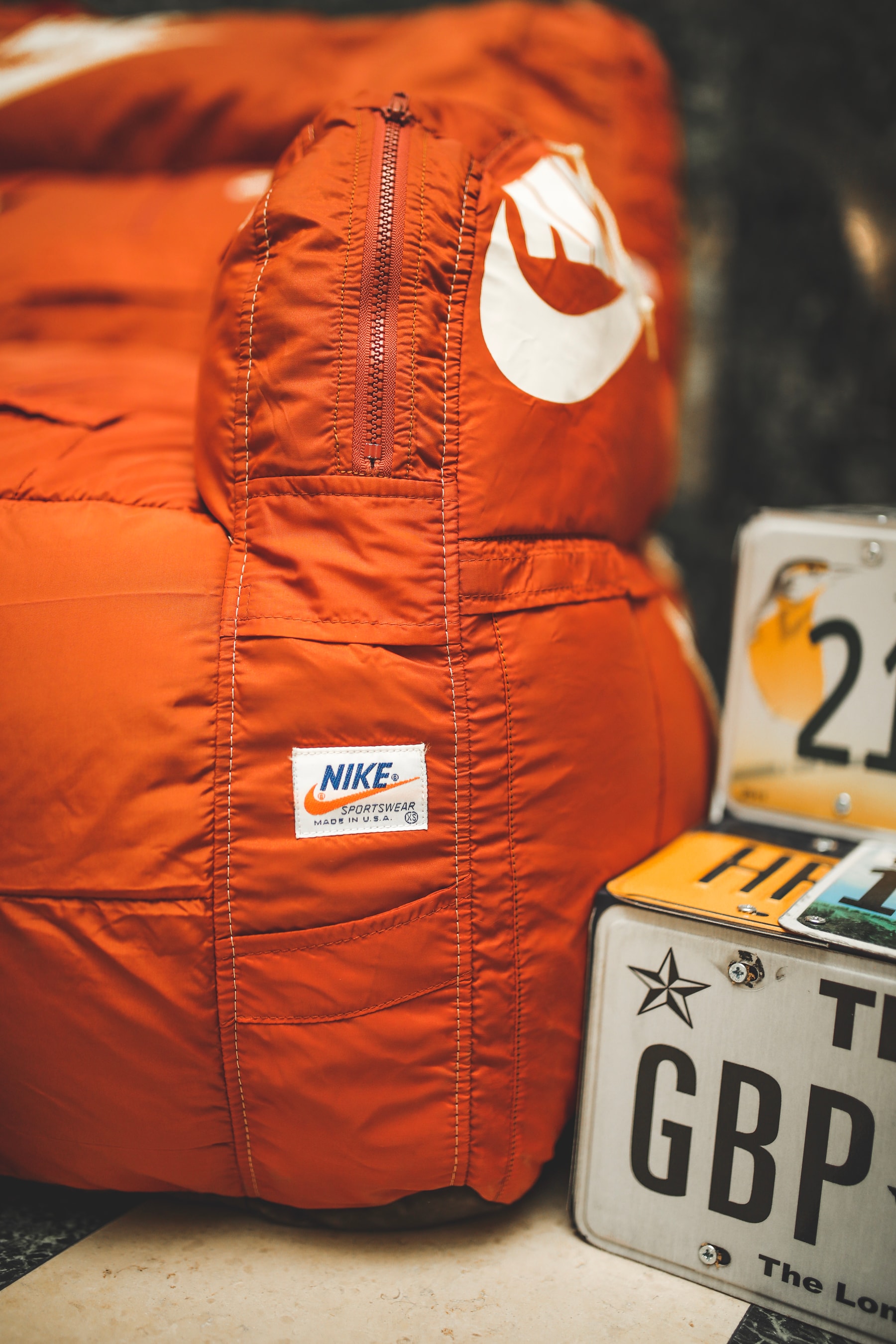 Nike, Supreme, Guess... Sean Wotherspoon et Darren Romanelli recyclent des pièces pour les Galeries Lafayette