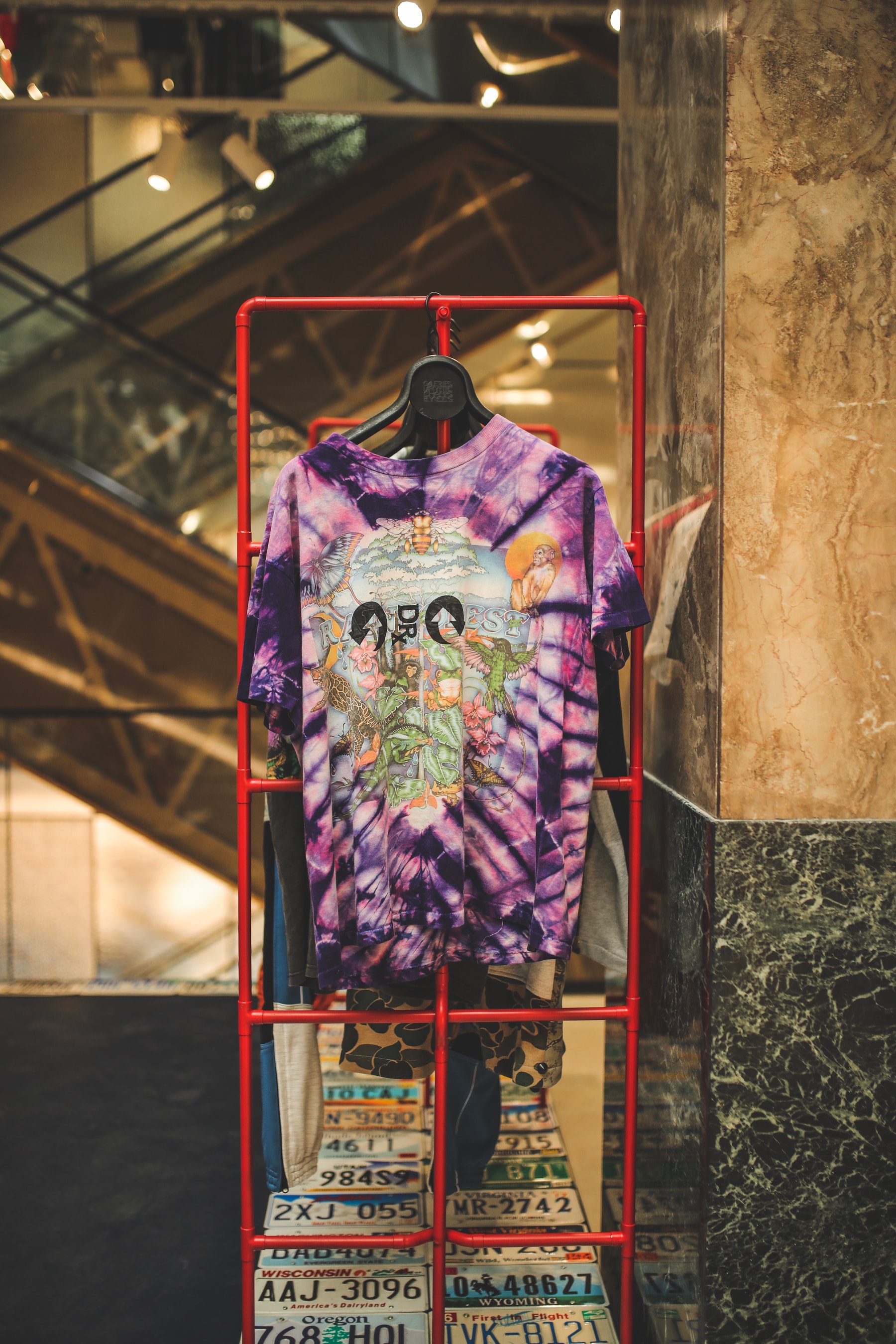 Nike, Supreme, Guess... Sean Wotherspoon et Darren Romanelli recyclent des pièces pour les Galeries Lafayette