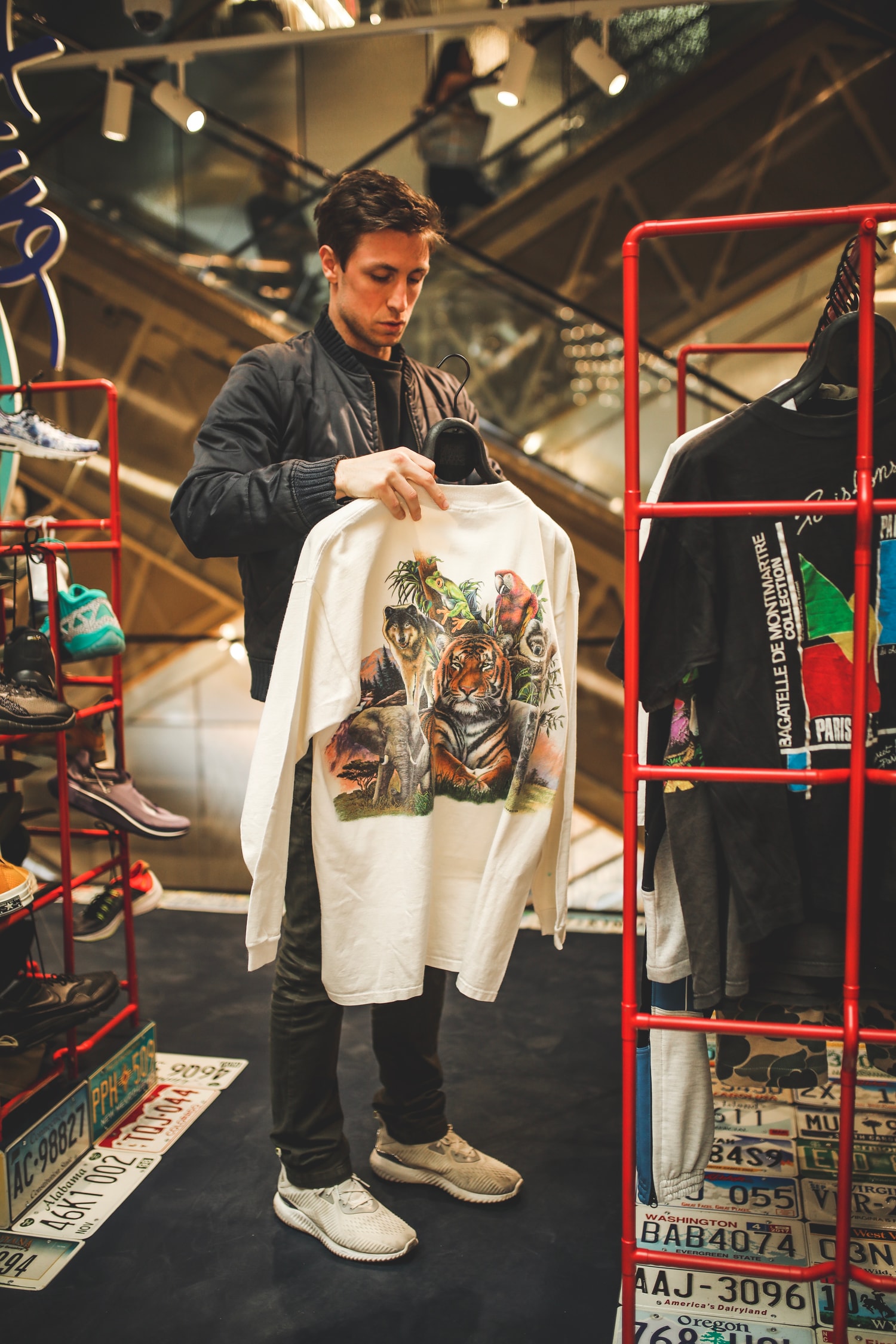 Nike, Supreme, Guess... Sean Wotherspoon et Darren Romanelli recyclent des pièces pour les Galeries Lafayette