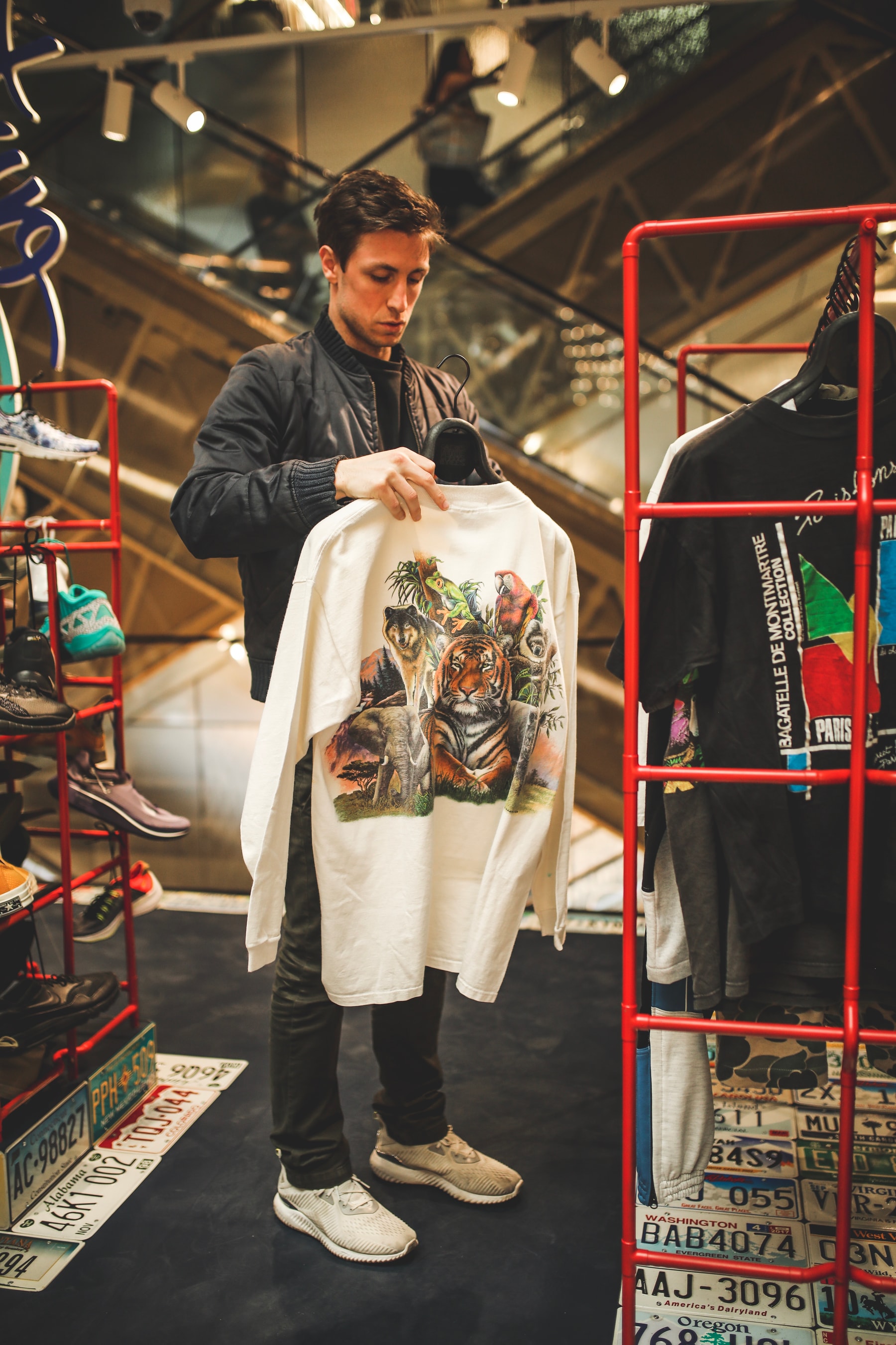 Nike, Supreme, Guess... Sean Wotherspoon et Darren Romanelli recyclent des pièces pour les Galeries Lafayette