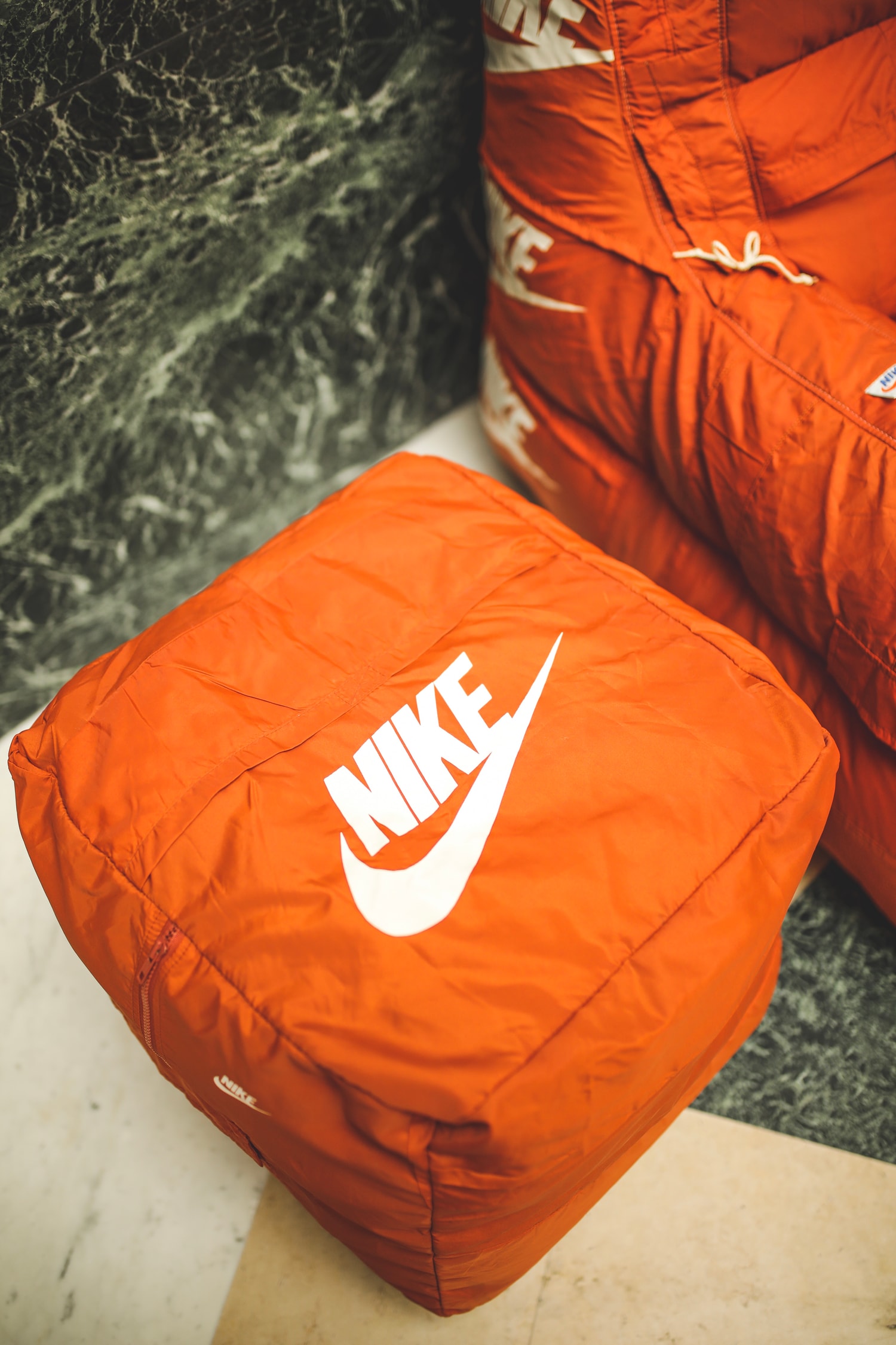 Nike, Supreme, Guess... Sean Wotherspoon et Darren Romanelli recyclent des pièces pour les Galeries Lafayette