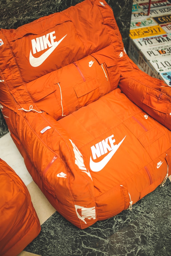 Nike, Supreme, Guess... Sean Wotherspoon et Darren Romanelli recyclent des pièces pour les Galeries Lafayette