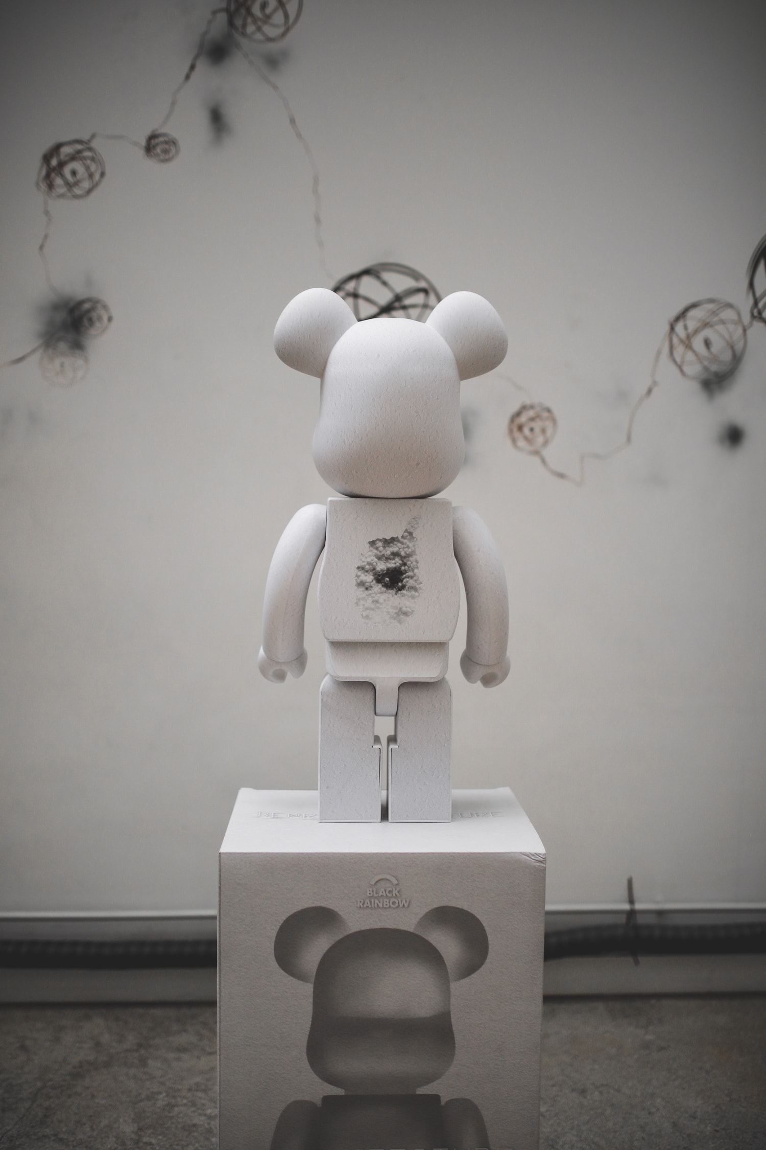 Voici où et quand acheter le bearbrick imaginé par Blackrainbow et Snarkitecture