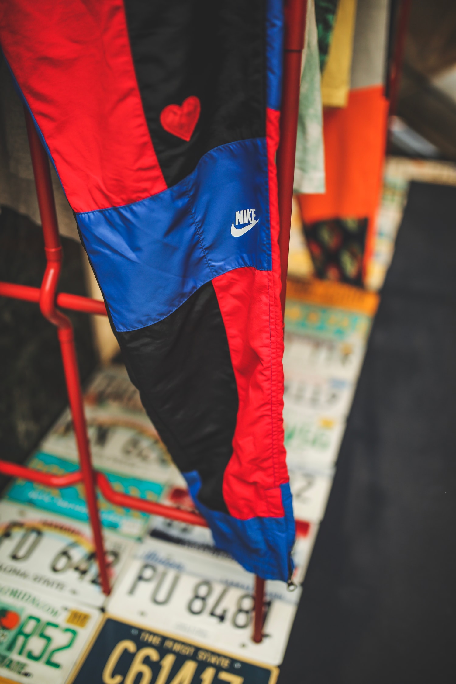 Nike, Supreme, Guess... Sean Wotherspoon et Darren Romanelli recyclent des pièces pour les Galeries Lafayette