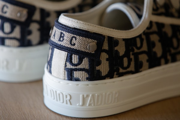 Dior lance son service de personnalisation sur ses sneakers Dior Oblique