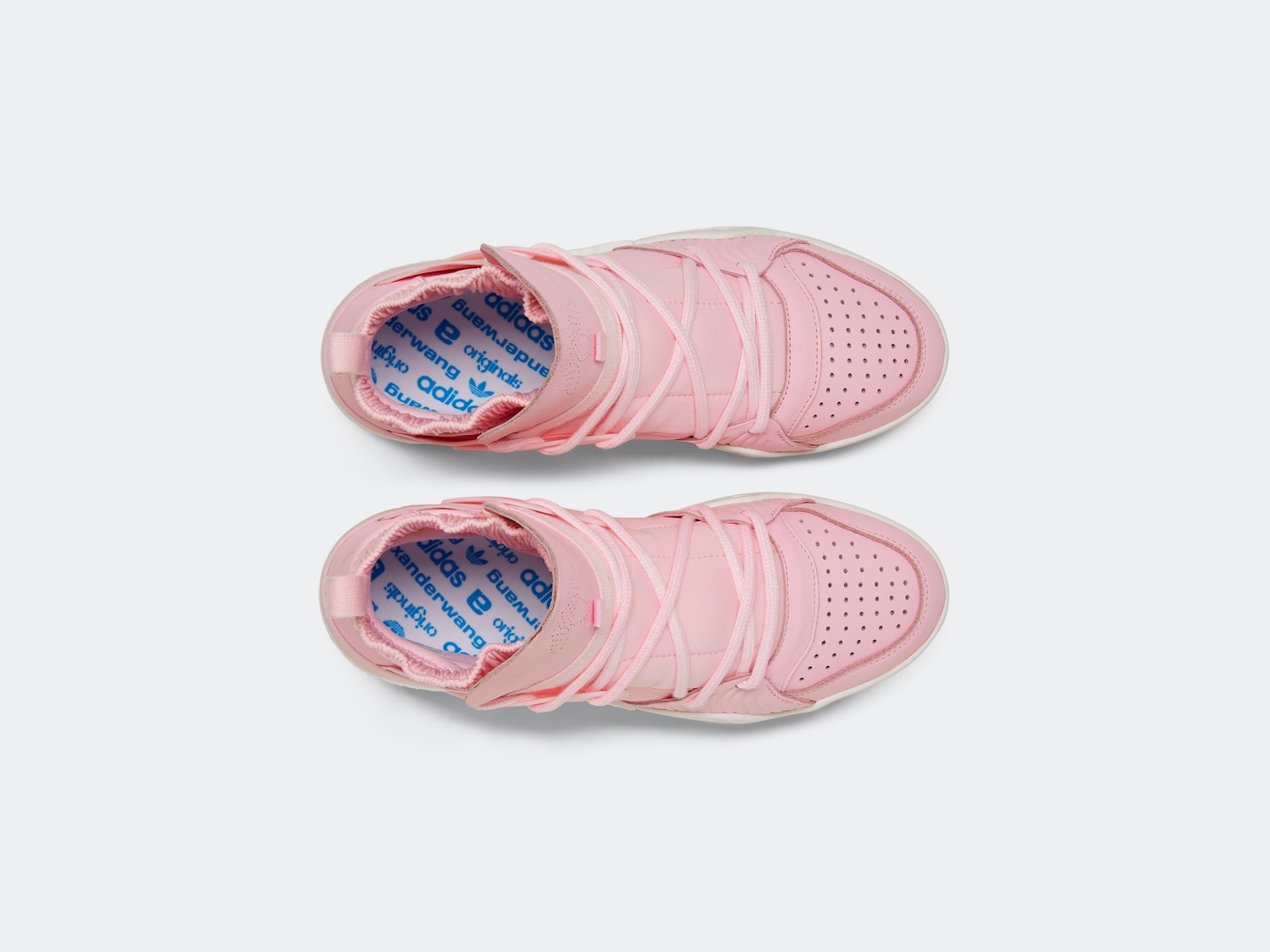 adidas et Alexander Wang dévoilent une collection avec des pièces unisexes et de nouvelles sneakers