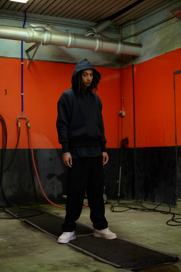 La nouvelle griffe française SILWET dit non aux collections et présente une première silhouette inspirée des skaters de République