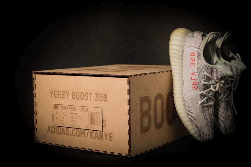 YEEZY : Un designer français imagine des boites en bois customisées pour ranger vos sneakers