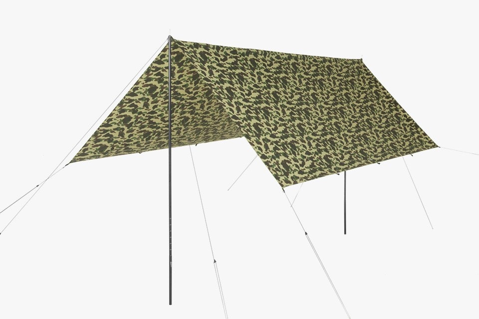 Photo de la collab BAPE x HELINOX