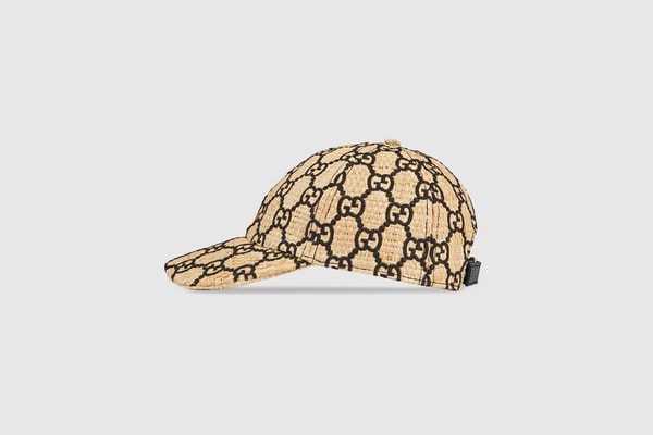 Gucci dévoile une casquette en raphia monogrammée