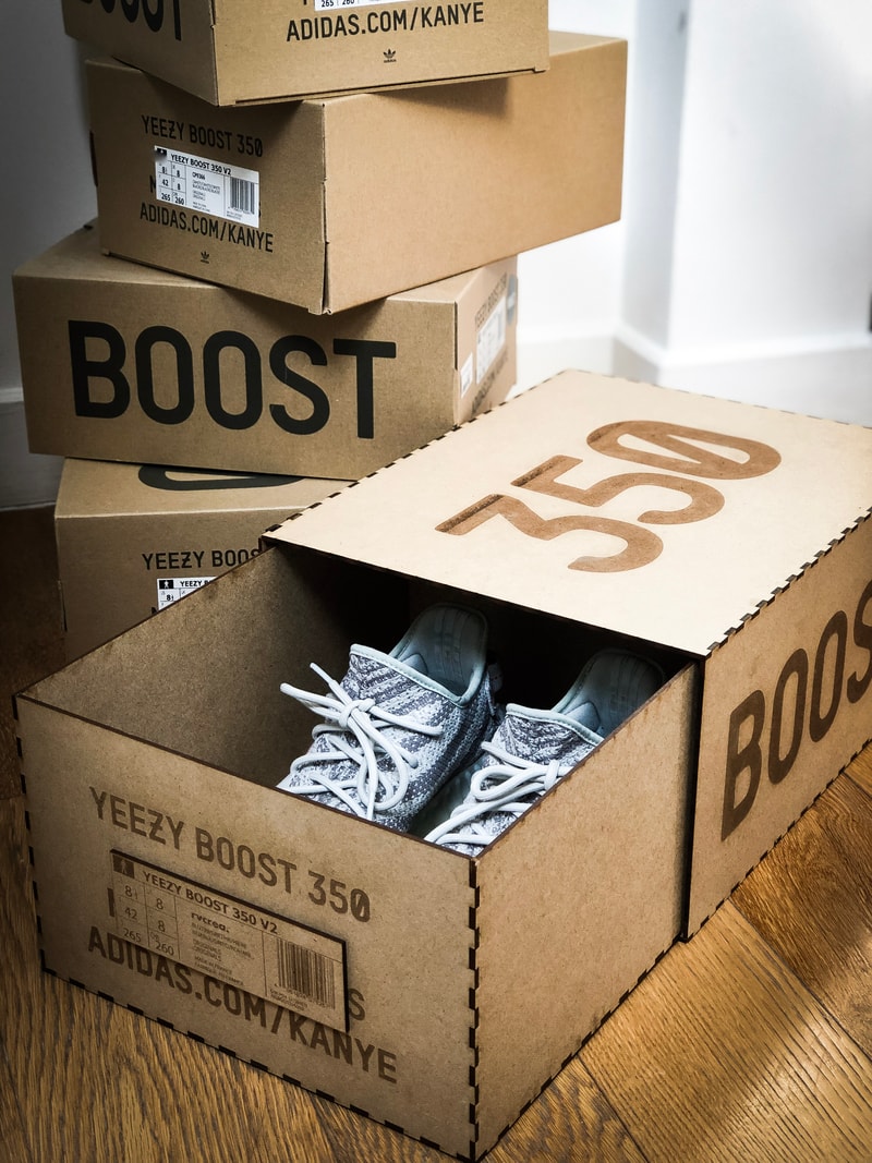 YEEZY : Un designer français imagine des boites en bois customisées pour ranger vos sneakers