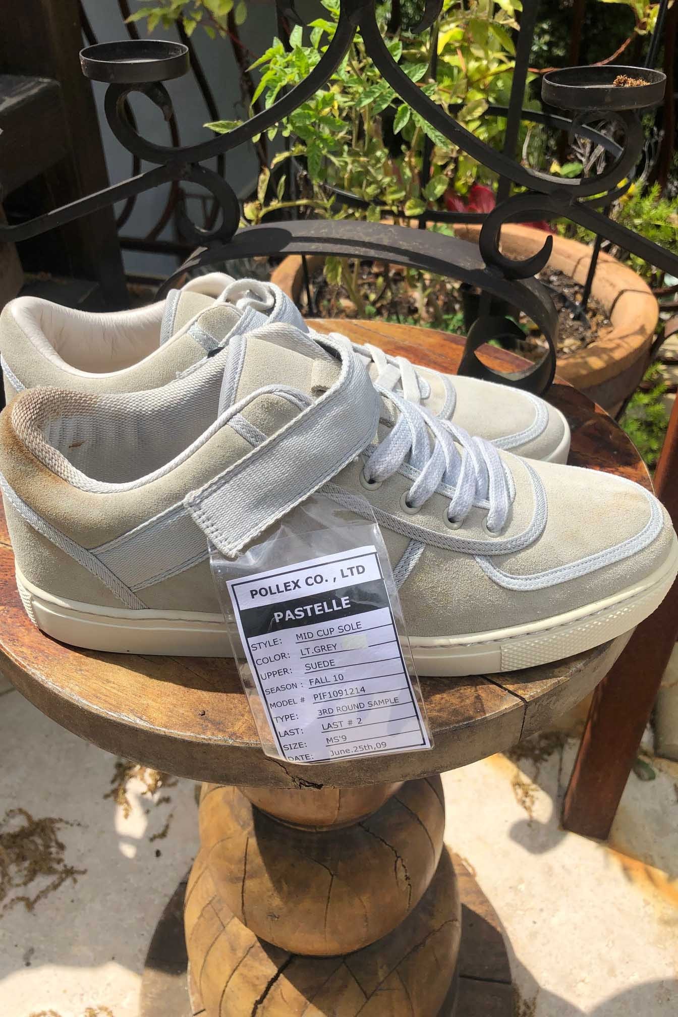 Kanye West sneaker pastelle unique sample 2009 