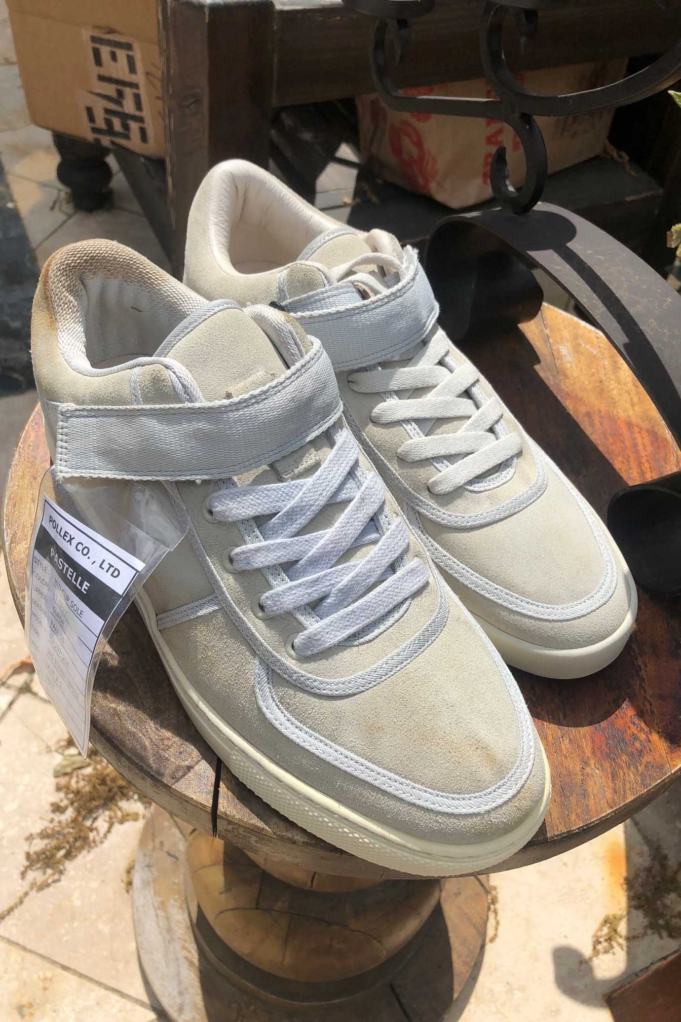 Kanye West sneaker pastelle unique sample 2009 