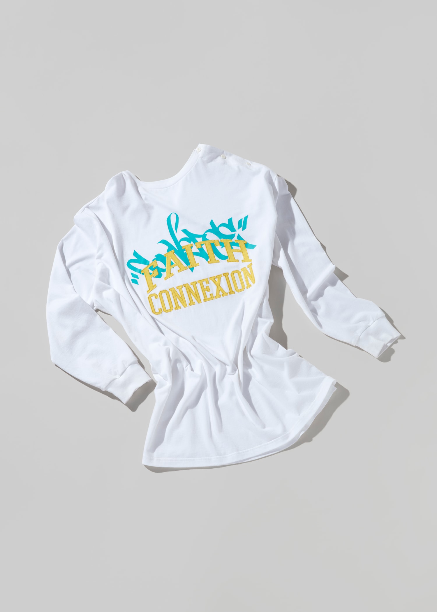 Photo de la collab KOCHÉ x Converse