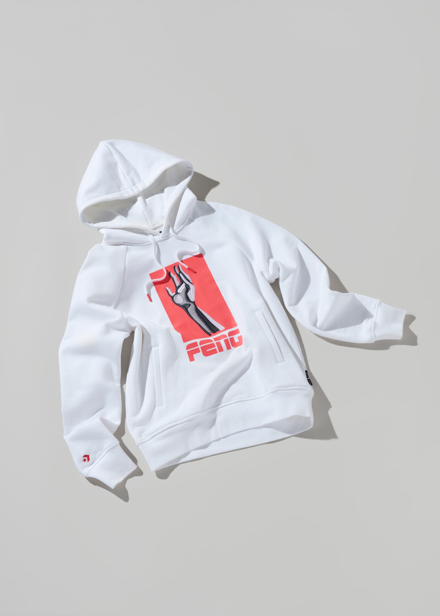 Photo de la collab KOCHÉ x Converse