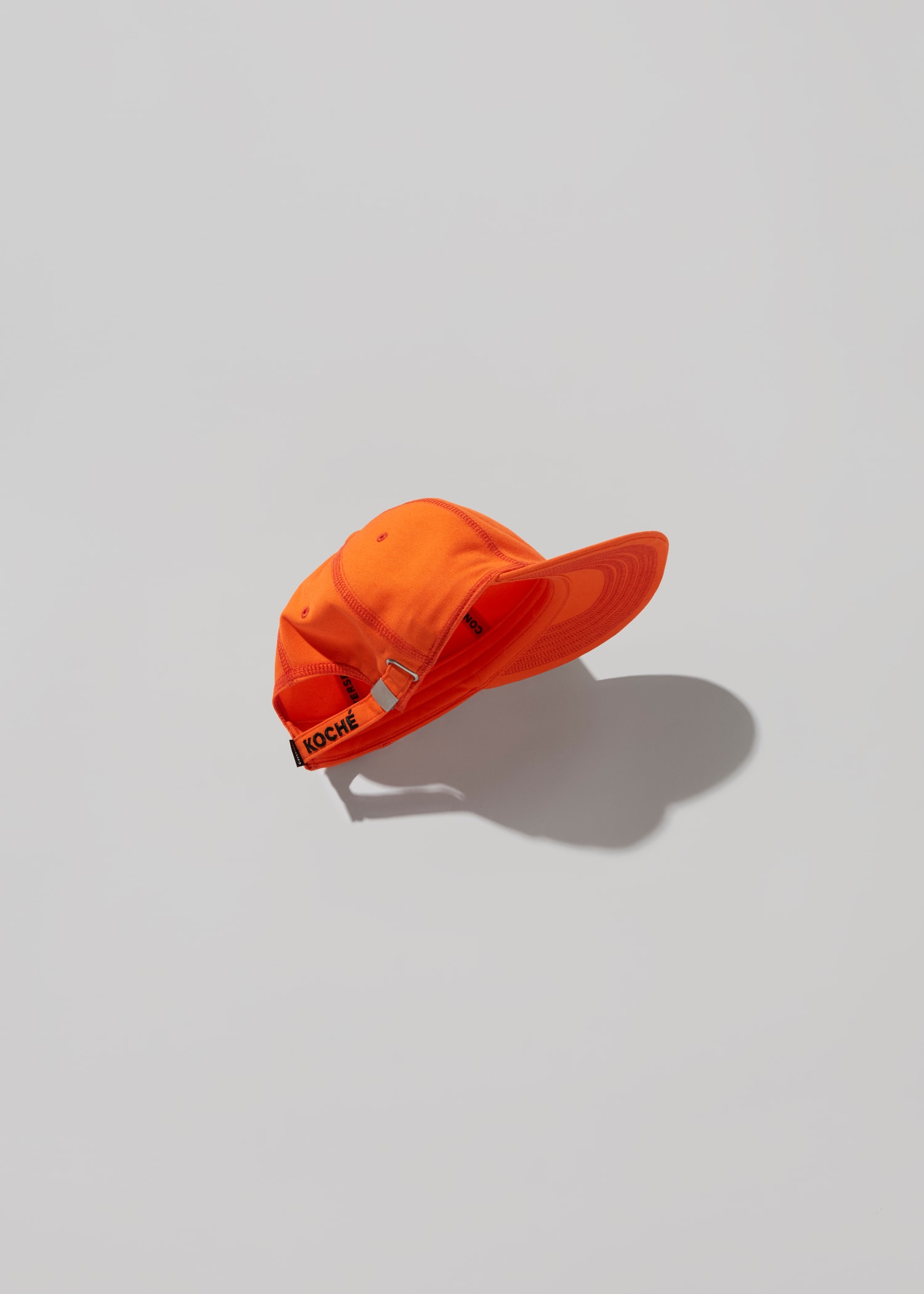 Photo de la collab KOCHÉ x Converse