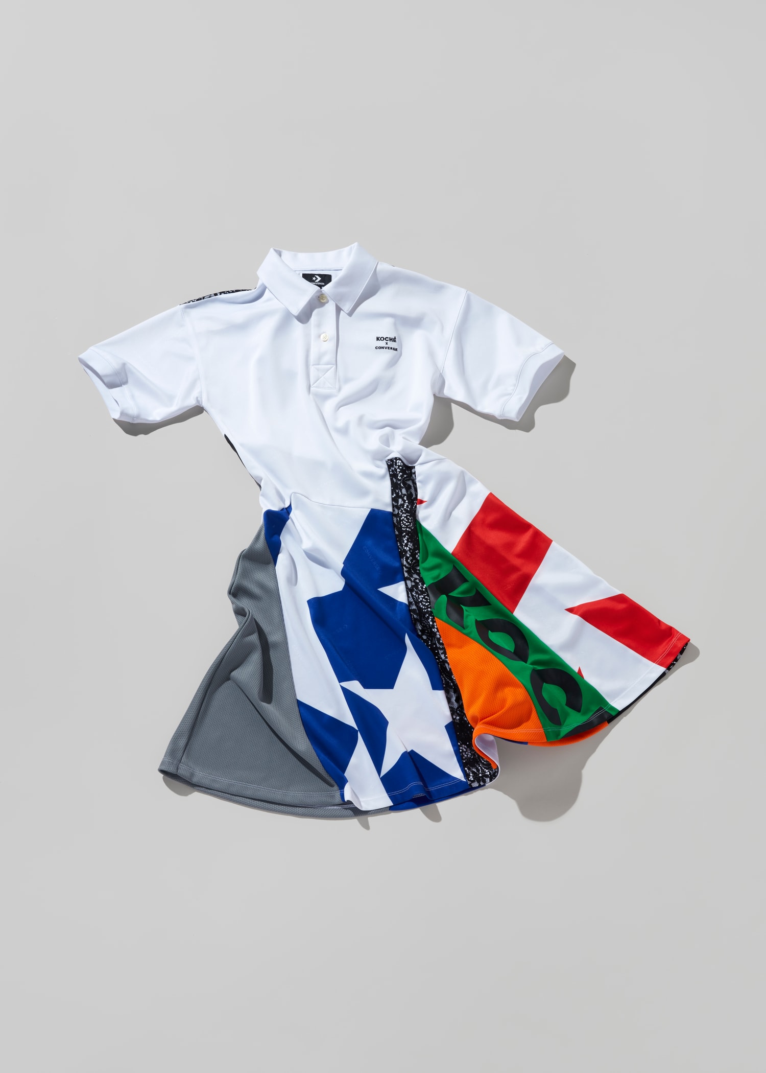 Photo de la collab KOCHÉ x Converse