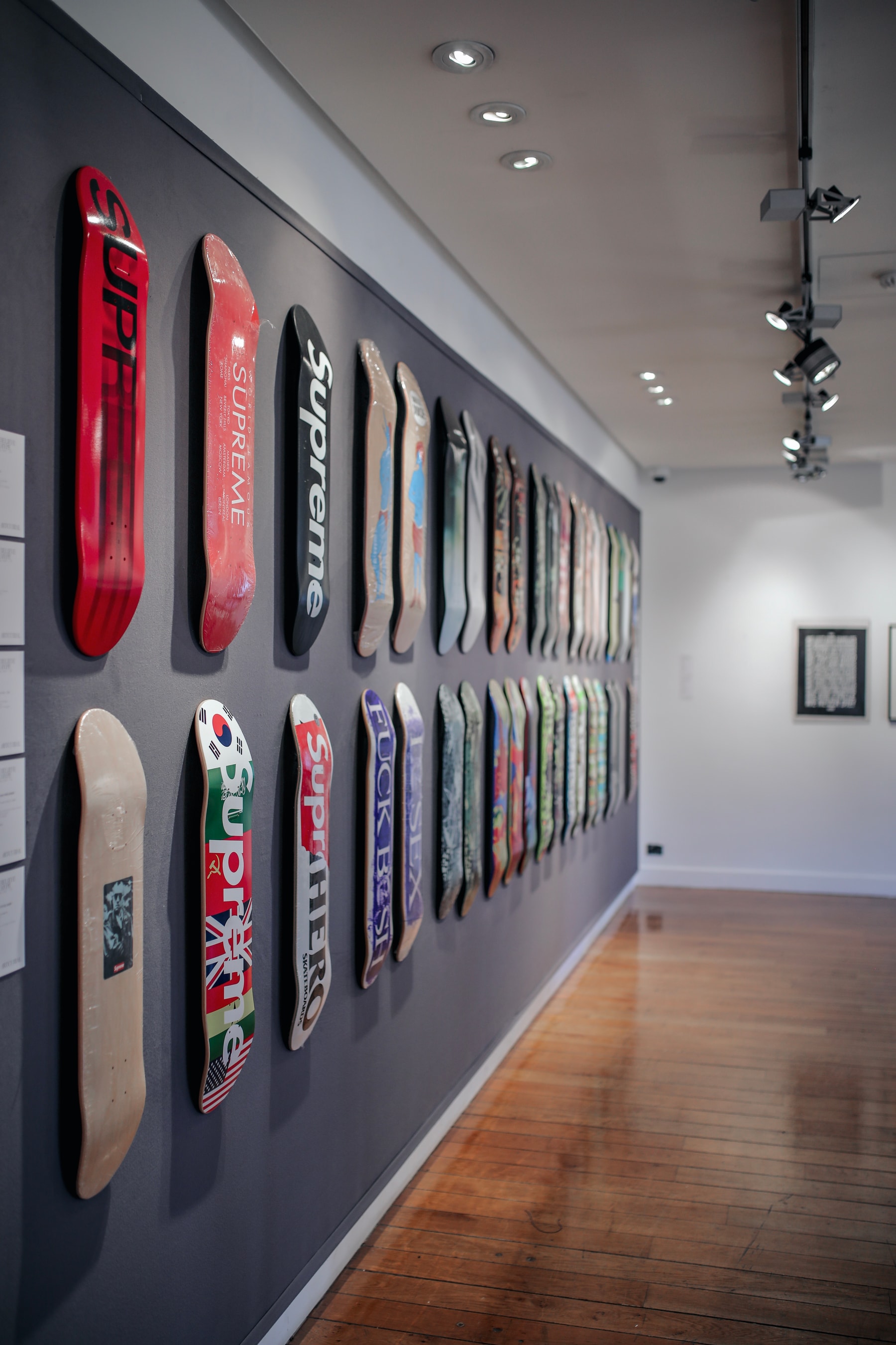 Photo exposition Artcurial Supreme KAWS