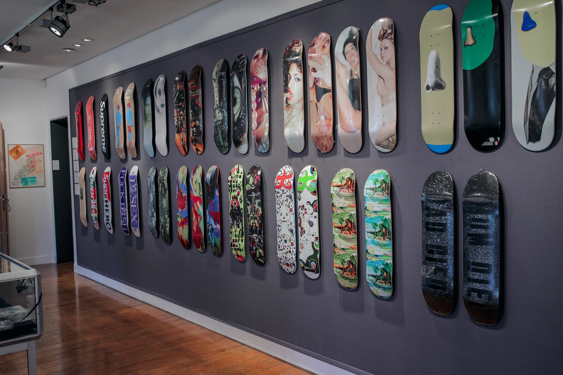 Photo exposition Artcurial Supreme KAWS