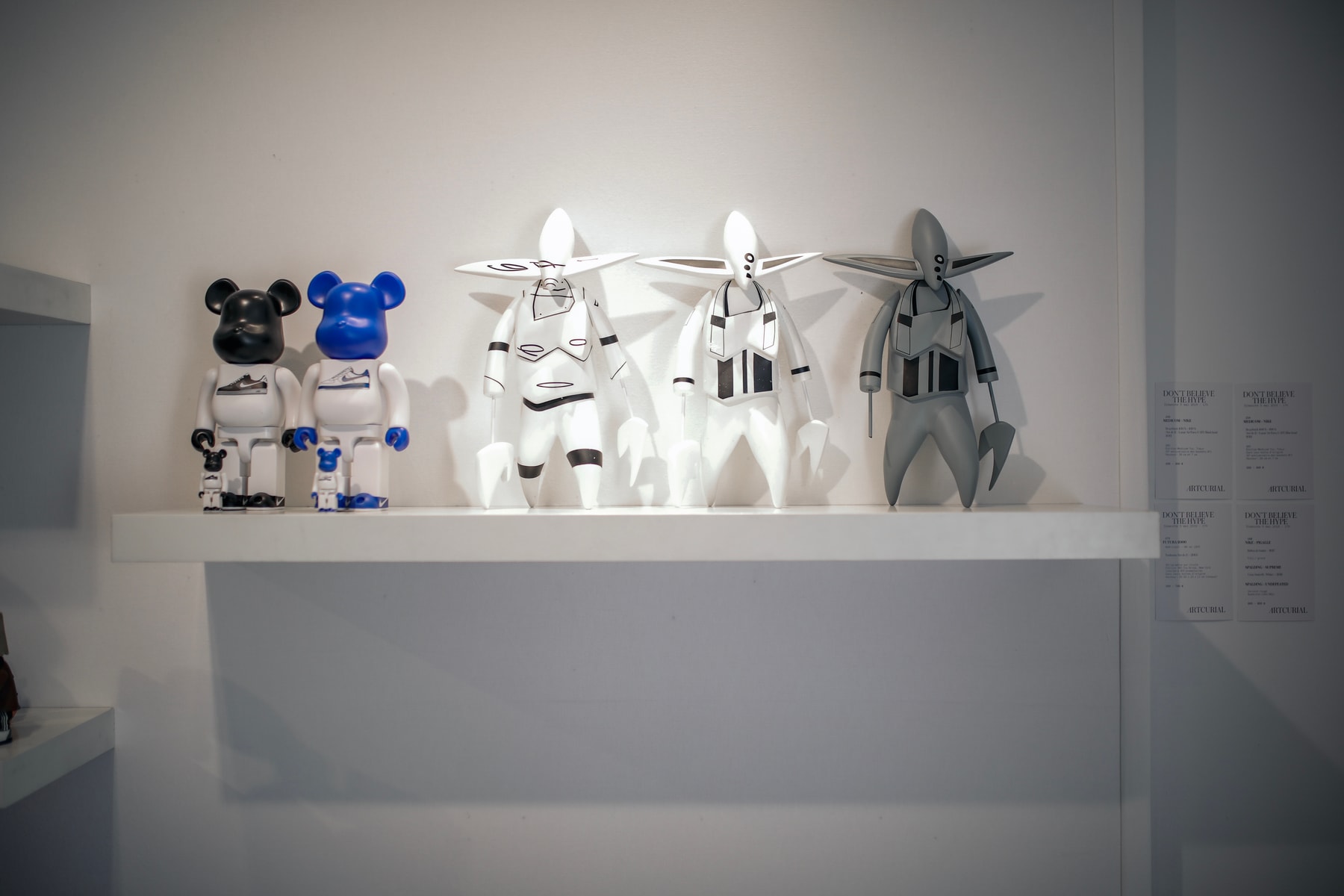Photo exposition Artcurial Supreme KAWS