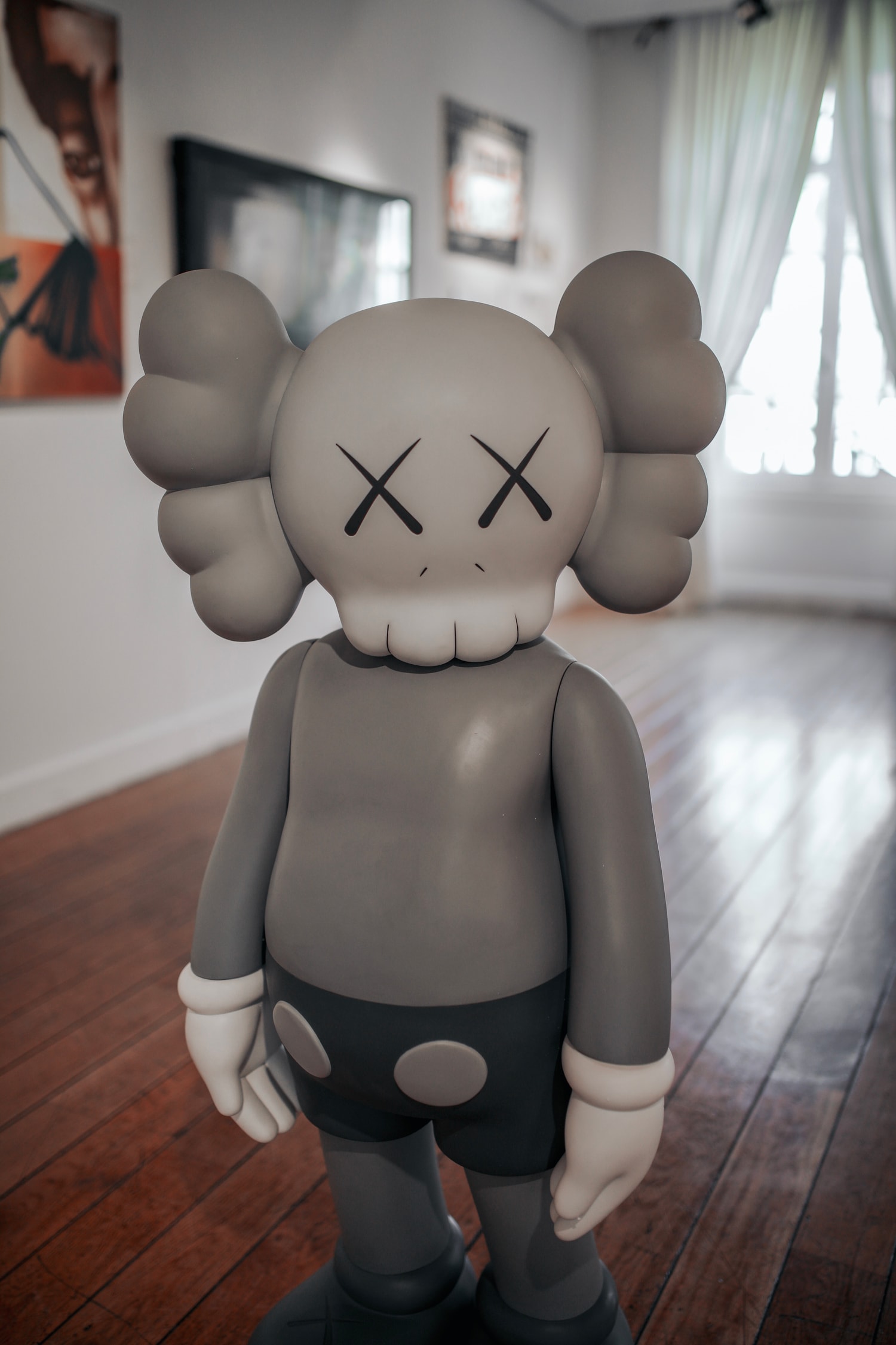 Photo exposition Artcurial Supreme KAWS