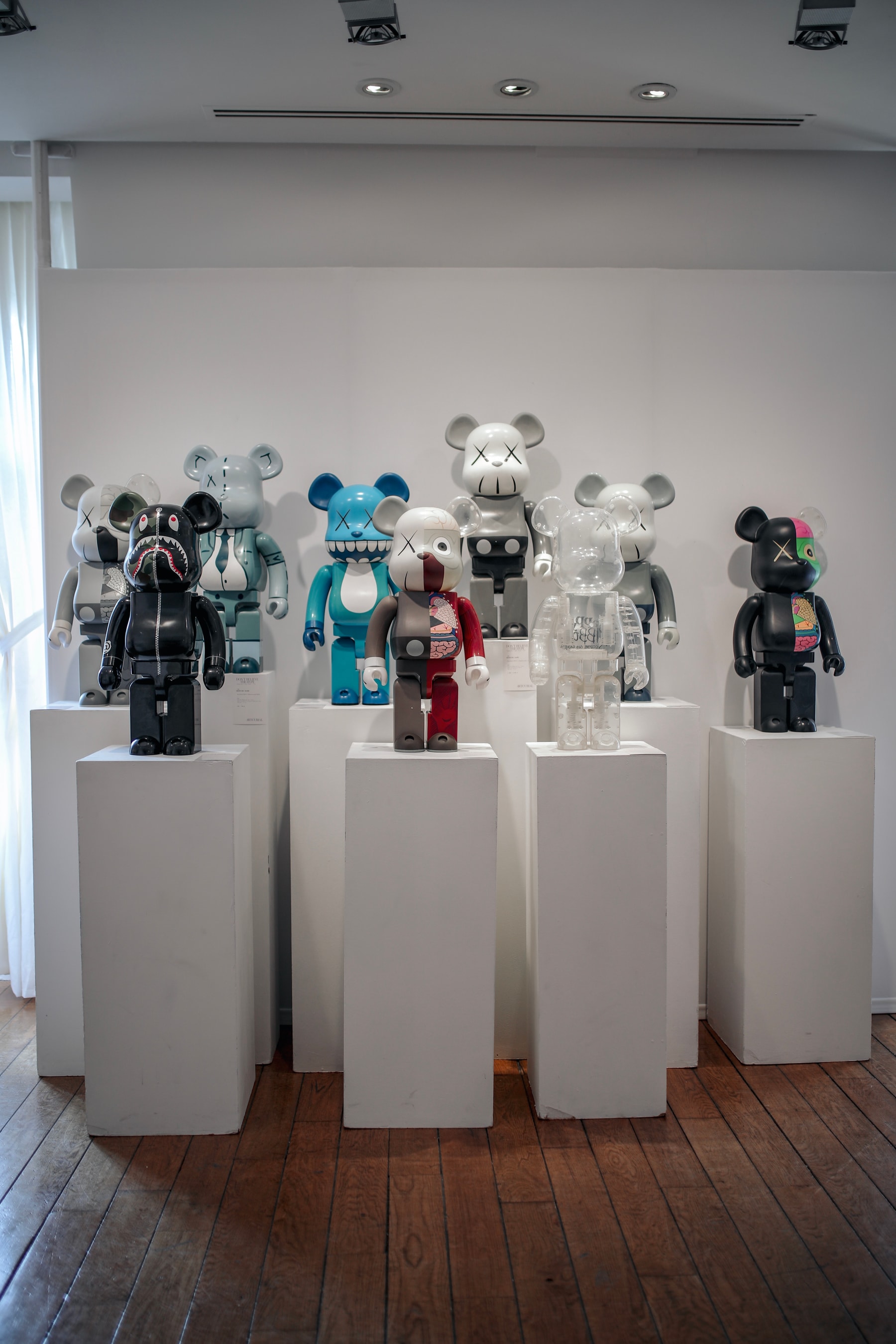 Photo exposition Artcurial Supreme KAWS