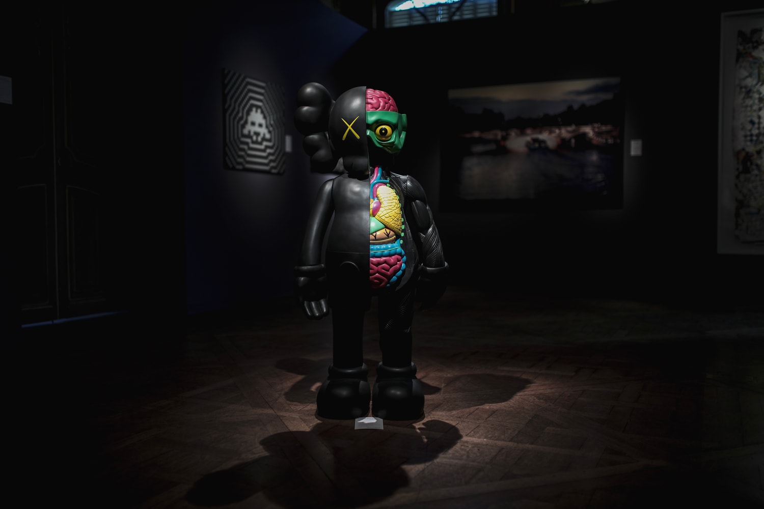 Photo exposition Artcurial Supreme KAWS