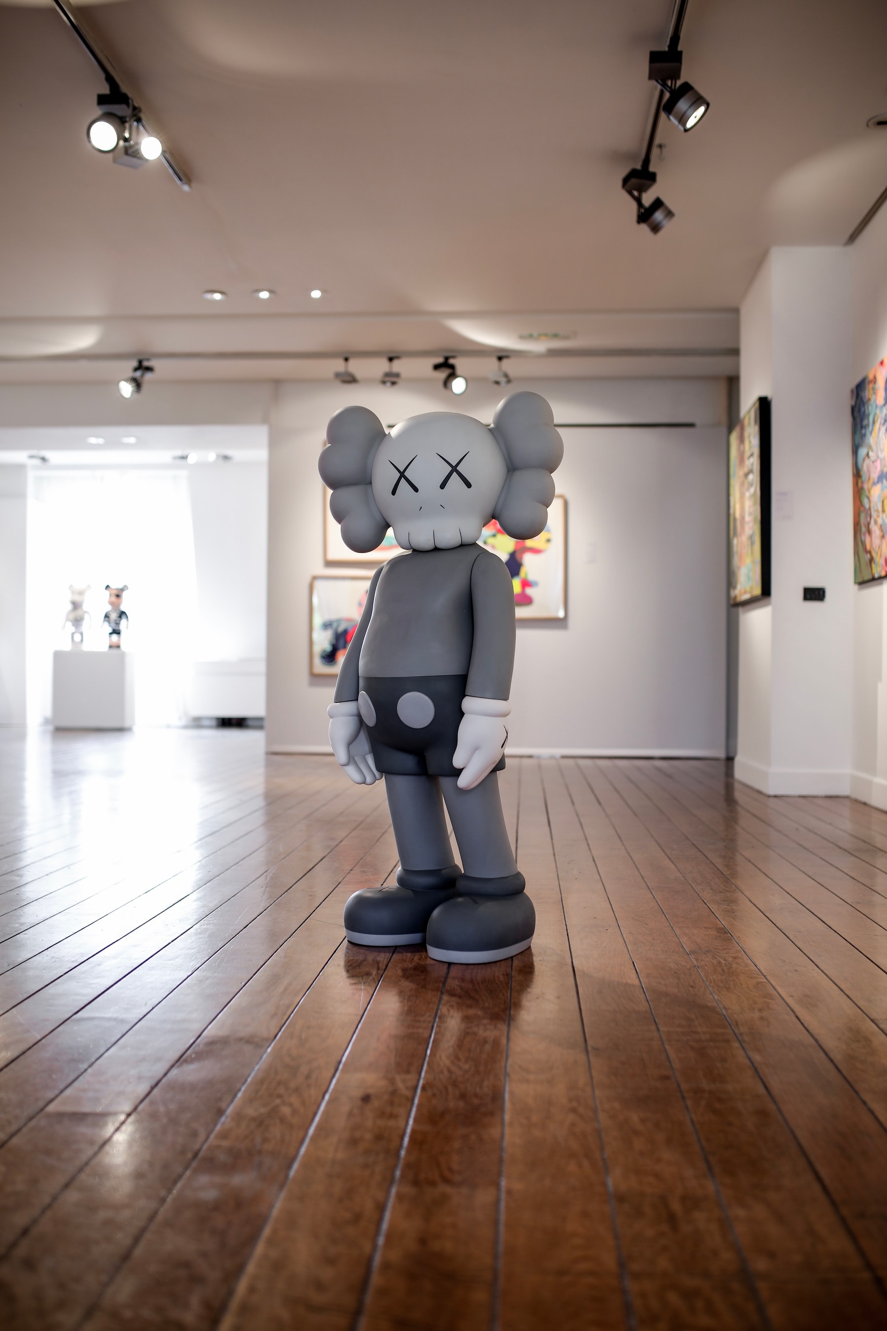 Photo exposition Artcurial Supreme KAWS