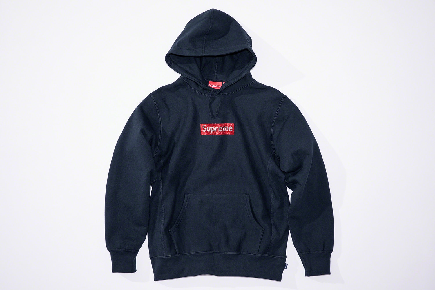 Photo de la collaboration Supreme x Swarovksi